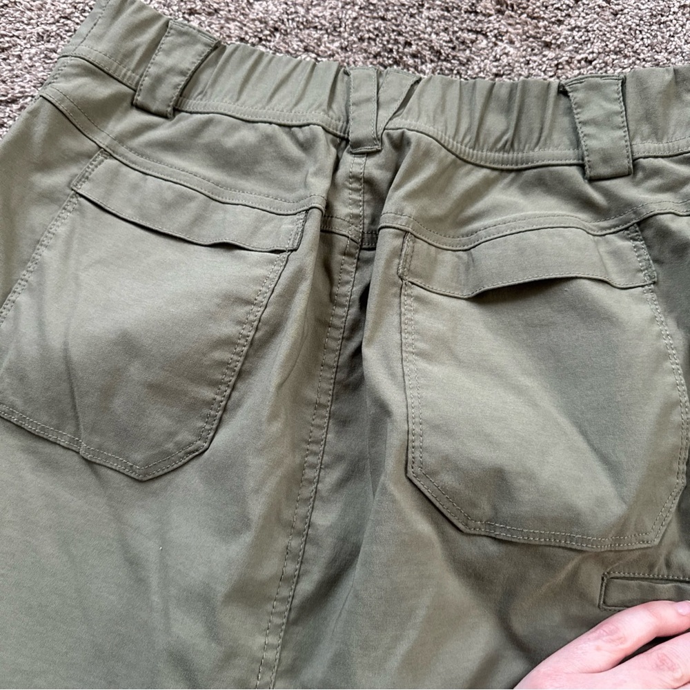 Duluth Trading Co Olive Green Utility Skort with Side Zip Pocket Womens Size 8 - Picture 10 of 11